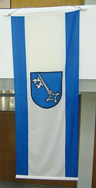 Bild der Gemeindeflagge im Rathaus