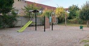 Spielplatz Walter-Stork-Straße Ansicht auf den Spielplatz am Ende der Walter-Stork-Straße