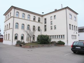 Haus der Vereine Das Haus der Vereine aus der Hofansicht, die frühere Johann-Hoffmann-Schule in der Schulstraße