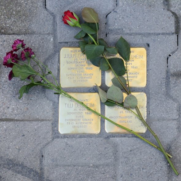 Steine in der Friedensstraße Stolpersteine in der Friedensstraße