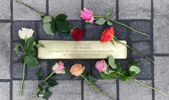 Schwelle in der Oggersheimer Straße 22 Stolperschwelle in der Oggersheimer Straße 22