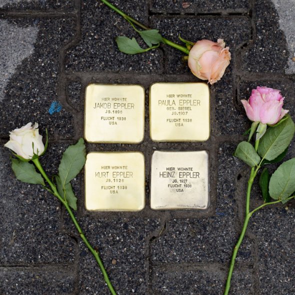 Steine in der Neustadter Straße 15 Stolpersteine in der Neustadter Straße 15