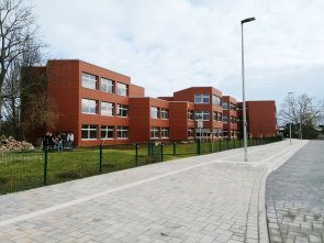 Integrierte Gesamtschule Mutterstadt Die IGS Mutterstadt in der Ansicht von der Blockfeldstraße