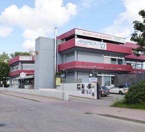 American Fitness Mutterstadt Ansicht auf das Gebäude der Fitnesskette American Fitness in Mutterstadt