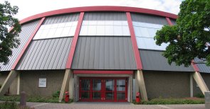 Rundsporthalle Ansicht auf den Sportlereingang der Rundsporthalle Mutterstadt