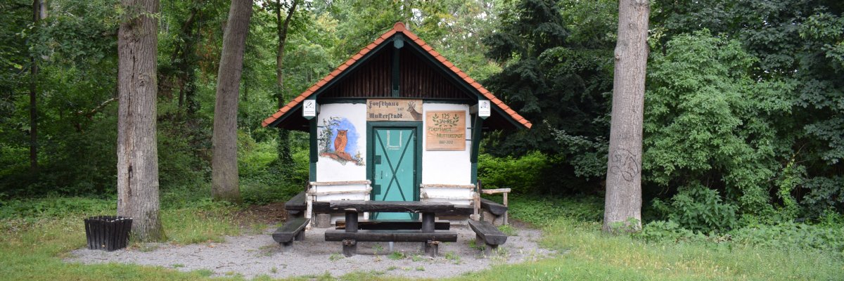 Altes Forsthaus im Mutterstadter Gemeindewald Ansicht auf das Alte Forsthaus im Mutterstadter Gemeindewald an der Walderholungsstätte