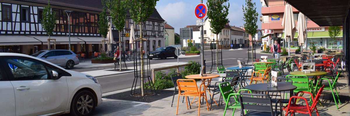 Bild mit Bestuhlung der Gastronomie in der Ludwigshafener Straße