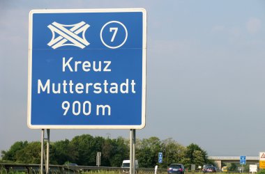 Bild von des Schildes Mutterstadter Kreuz mit dem Namen Abfahrt 7