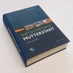Mutterstadter Ortschronik 2017 Blick auf die Mutterstadter Ortschronik aus dem Jahre 2017