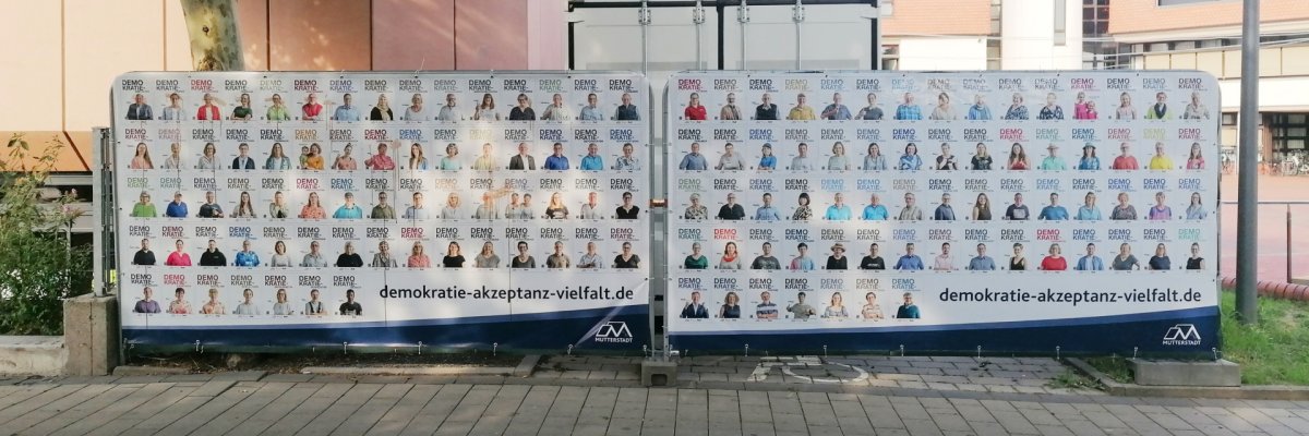 Zwei Bauzaunbanner Zwei Bauzaunbanner